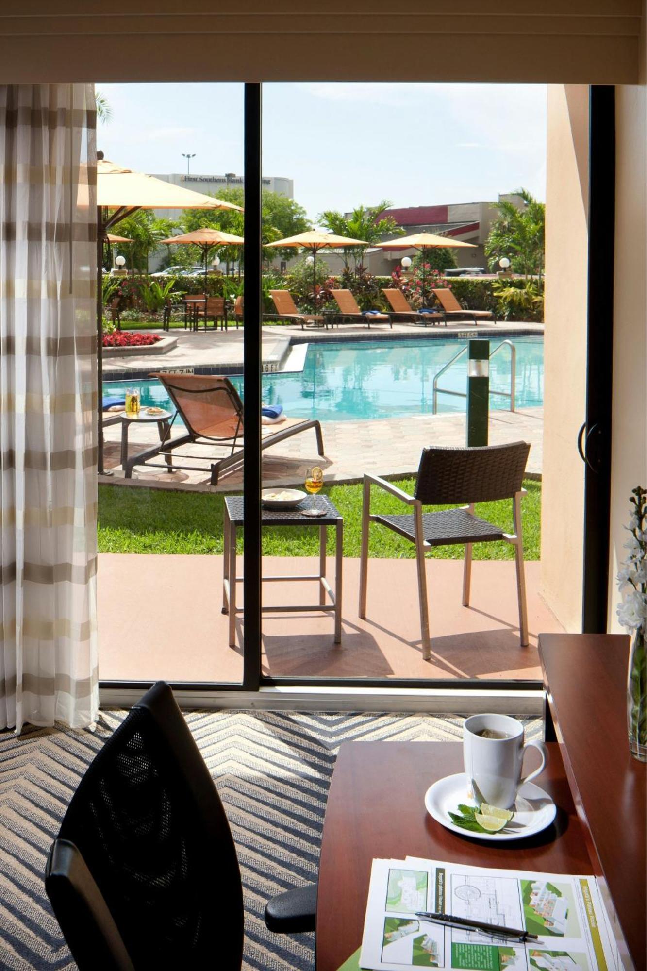 Courtyard By Marriott Fort Lauderdale East / Lauderdale-By-The-Sea Екстериор снимка